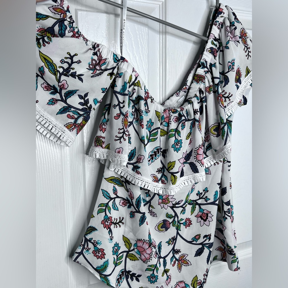 Atina Cristina XS NWT Flowery Top